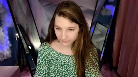 Snapshot of mia_weawer chatting on December 14, 2025, 10:20 am Mia online show from December 14, 2025, 10:20 am