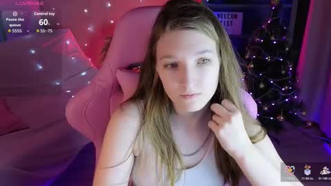 Snapshot of mia_weawer chatting on December 16, 2025, 10:20 am Mia online show from December 16, 2025, 10:20 am