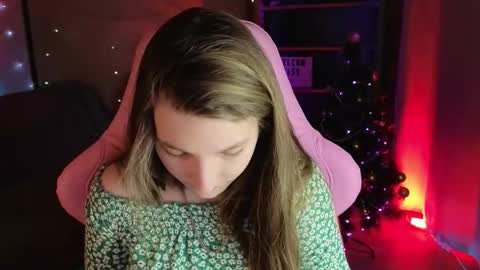 Snapshot of mia_weawer chatting on January 6, 2026, 10:19 am Mia online show from January 6, 2026, 10:19 am