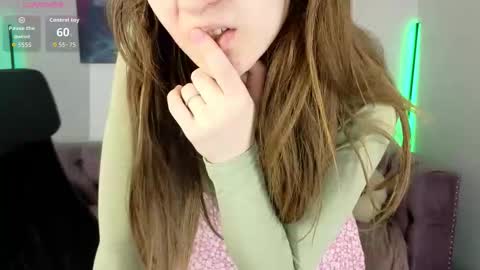 Snapshot of mia_weawer chatting on February 25, 2026, 10:25 am Mia online show from February 25, 2026, 10:25 am