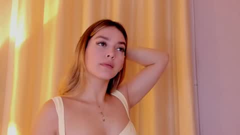 Mia White  online show from April 14, 2026, 1:06 pm