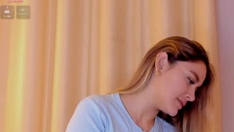 Mia White  online show from April 17, 2026, 2:53 pm