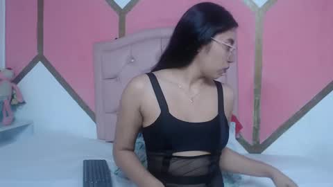 Snapshot of mia_wilsom chatting on October 6, 2025, 11:18 am Mia online show from October 6, 2025, 11:18 am