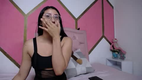 Snapshot of mia_wilsom chatting on December 3, 2025, 11:52 am Mia online show from December 3, 2025, 11:52 am