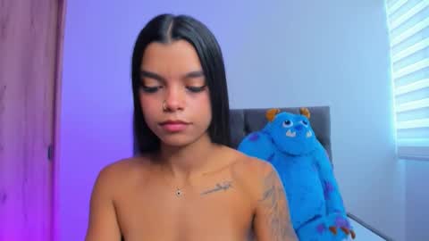 Snapshot of mia_world_ chatting on October 15, 2025, 12:27 pm online show from October 15, 2025, 12:27 pm