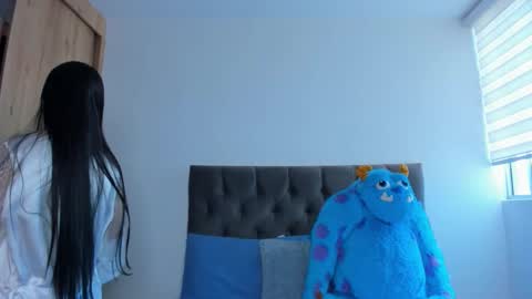 Snapshot of mia_world_ chatting on November 2, 2025, 6:32 pm online show from November 2, 2025, 6:32 pm