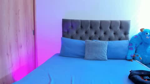 Snapshot of mia_world_ chatting on November 4, 2025, 2:49 pm online show from November 4, 2025, 2:49 pm