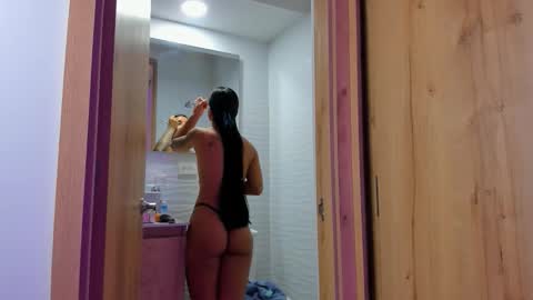 Snapshot of mia_world_ chatting on November 20, 2025, 10:37 am online show from November 20, 2025, 10:37 am