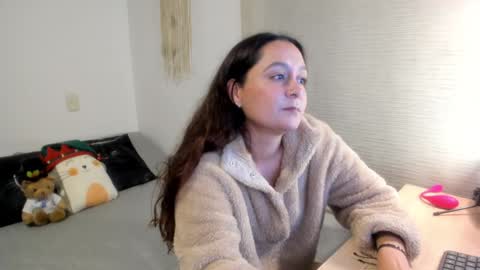 Snapshot of mia_xgray chatting on December 19, 2024, 10:32 pm Mia   online show from December 19, 2024, 10:32 pm