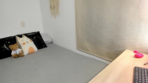Snapshot of mia_xgray chatting on January 29, 2025, 9:28 pm Mia   online show from January 29, 2025, 9:28 pm