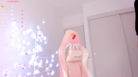 Snapshot of mia_yourmommy chatting on December 17, 2025, 1:00 am online show from December 17, 2025, 1:00 am