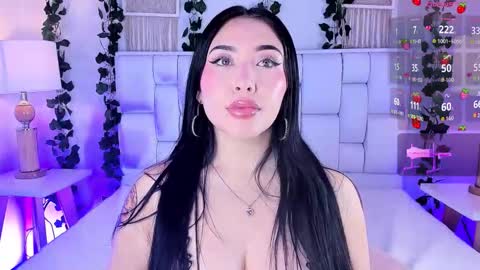 Mia online show from November 15, 2025, 12:02 pm