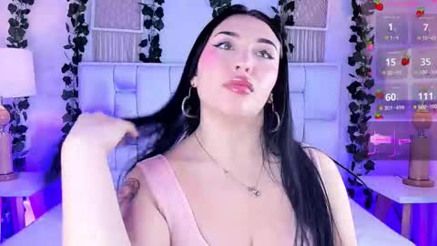 Mia online show from November 19, 2025, 11:54 am