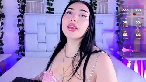 Mia online show from December 21, 2025, 12:12 pm