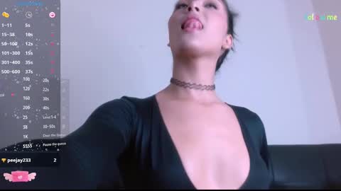 Mia online show from March 11, 2025, 3:34 pm
