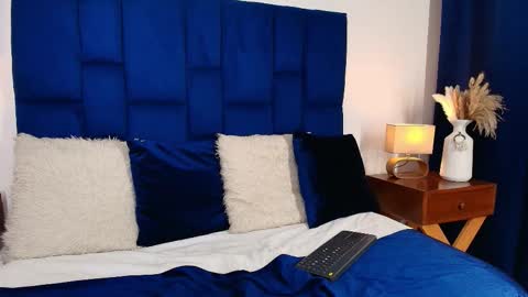 Snapshot of miaa_queen2 chatting on October 14, 2025, 6:52 pm Mia online show from October 14, 2025, 6:52 pm