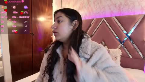 miaa_smiith1 online show from January 27, 2025, 12:05 pm