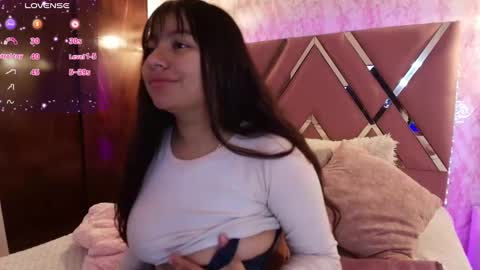 miaa_smiith1 online show from February 17, 2025, 12:05 pm