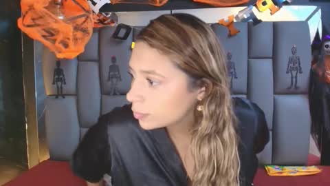 Mia online show from October 21, 2025, 12:06 pm