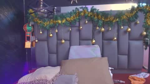 Snapshot of miaabrown__ chatting on December 20, 2025, 12:01 pm Mia online show from December 20, 2025, 12:01 pm