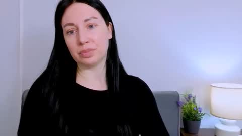 Mia online show from March 30, 2026, 3:35 pm