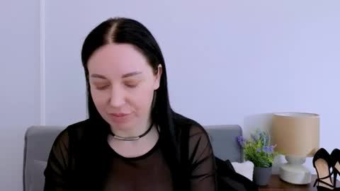 Mia online show from April 9, 2026, 3:39 pm