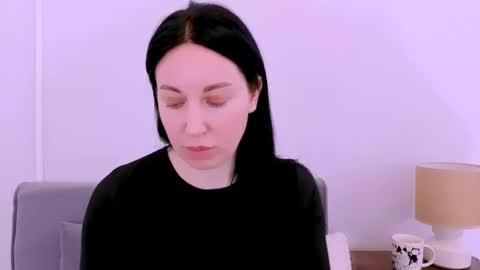 Mia online show from April 17, 2026, 3:59 pm