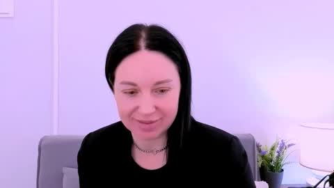Mia online show from May 14, 2026, 3:52 pm
