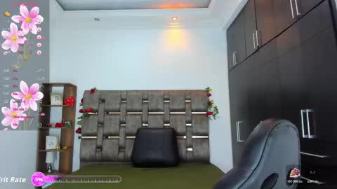 Snapshot of miaalove_ chatting on October 24, 2025, 11:50 am MIA LOVE online show from October 24, 2025, 11:50 am