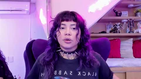 Mia online show from November 8, 2025, 3:50 am