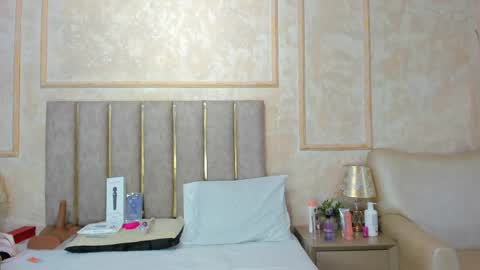 Miaasummer online show from April 11, 2026, 11:36 am