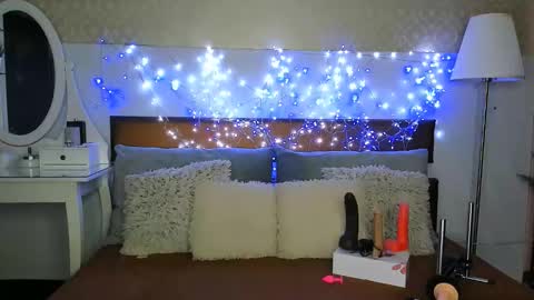 Snapshot of miabeex chatting on December 3, 2025, 3:10 pm MiaBeeX online show from December 3, 2025, 3:10 pm