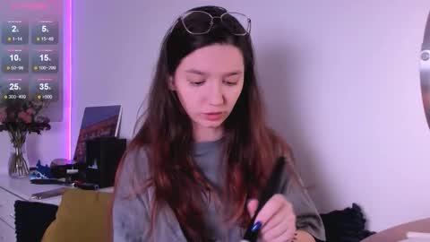 Snapshot of miabellee_ chatting on December 23, 2025, 9:29 am mia online show from December 23, 2025, 9:29 am