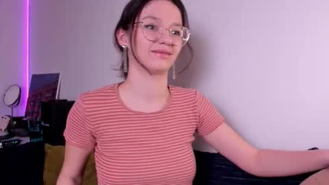 Snapshot of miabellee_ chatting on February 26, 2026, 9:03 pm mia online show from February 26, 2026, 9:03 pm