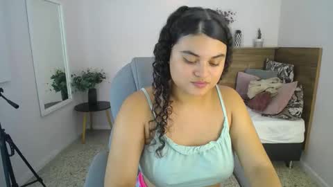 Snapshot of miabloomm chatting on October 7, 2025, 3:47 am Miabloomm online show from October 7, 2025, 3:47 am