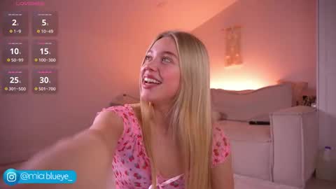 Snapshot of miablueye chatting on October 4, 2025, 4:49 pm miablueye online show from October 4, 2025, 4:49 pm