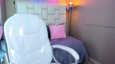 Snapshot of miacamille chatting on March 26, 2026, 7:08 pm Mia Camille online show from March 26, 2026, 7:08 pm