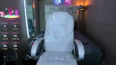 Snapshot of miacamille chatting on April 28, 2026, 6:46 pm Mia Camille online show from April 28, 2026, 6:46 pm