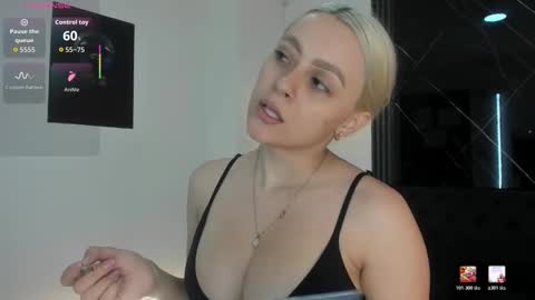 Snapshot of miacarperrlux chatting on February 11, 2026, 8:47 pm MiaCarper online show from February 11, 2026, 8:47 pm