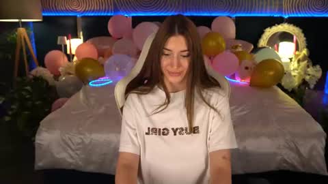 Mia online show from July 3, 2026, 2:23 pm
