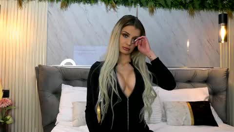 Mia online show from January 9, 2026, 9:49 pm