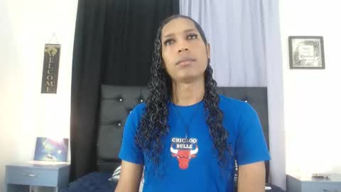 MiaCoock online show from December 5, 2025, 1:20 pm