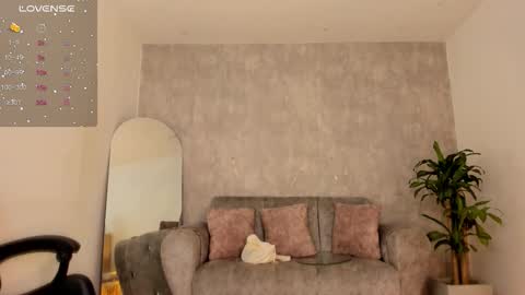 miacooper online show from December 5, 2025, 12:14 pm