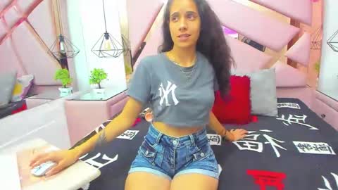 Snapshot of miacours chatting on December 18, 2025, 7:09 pm MiaCours online show from December 18, 2025, 7:09 pm