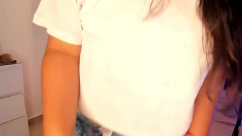 IG Yojanagomez  online show from November 22, 2025, 5:34 pm