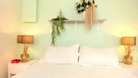 Call me Mia online show from April 4, 2026, 9:45 pm