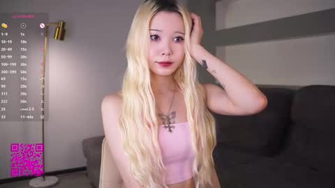 Mia online show from October 13, 2025, 7:19 am