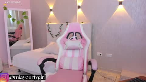 Snapshot of miagomez1 chatting on February 12, 2025, 1:48 pm Mia Gomez online show from February 12, 2025, 1:48 pm