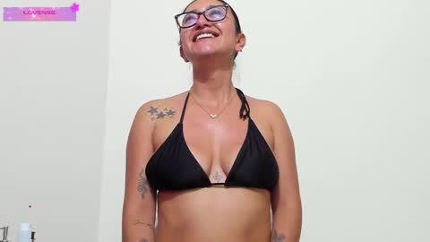 Snapshot of miagonzal chatting on September 30, 2025, 1:10 am Mia online show from September 30, 2025, 1:10 am