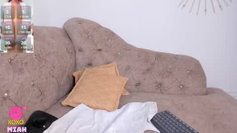 Miah Collins online show from December 19, 2025, 7:15 am